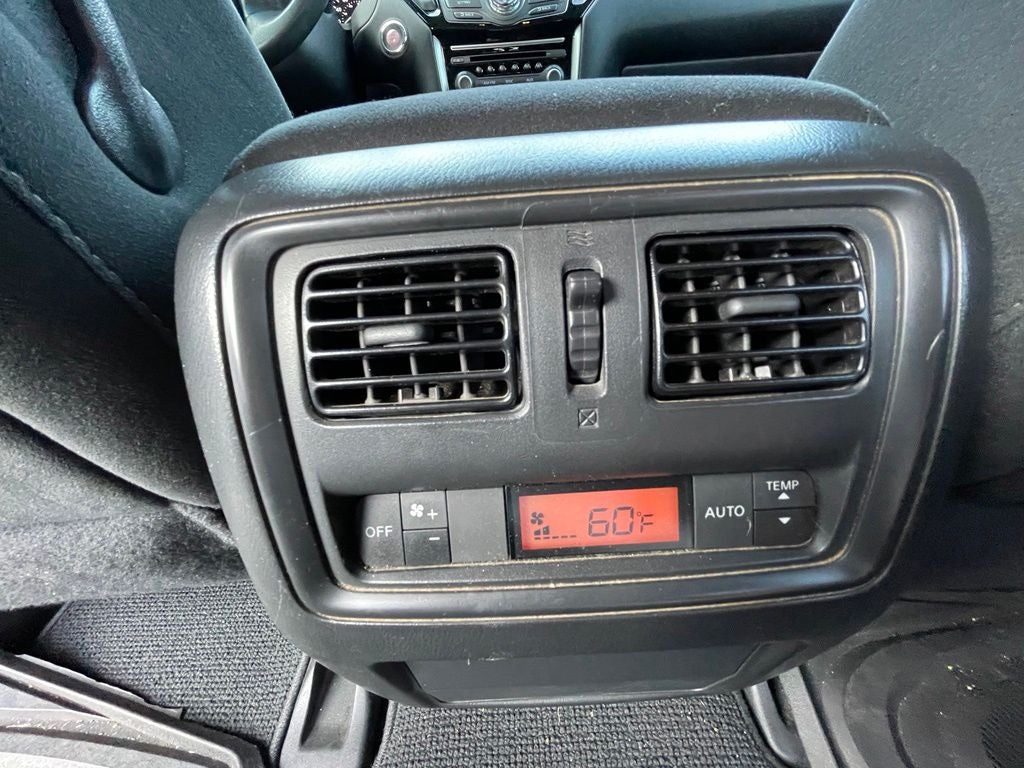 2016 Nissan Pathfinder SV