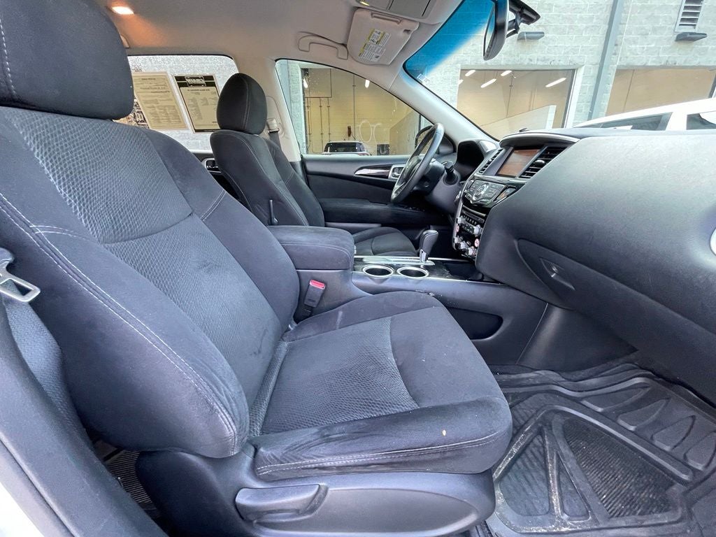 2016 Nissan Pathfinder SV