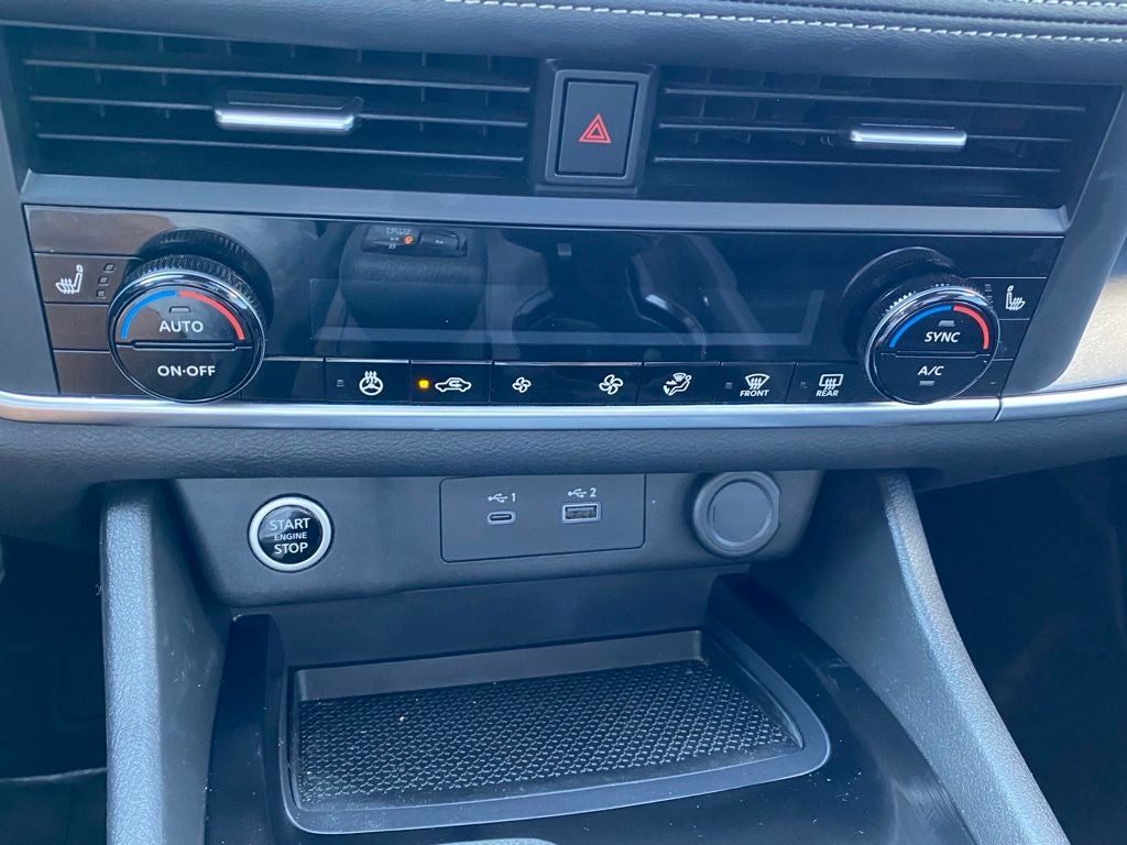 2023 Nissan Rogue SV ONE OWNER / CLEAN CARFAX