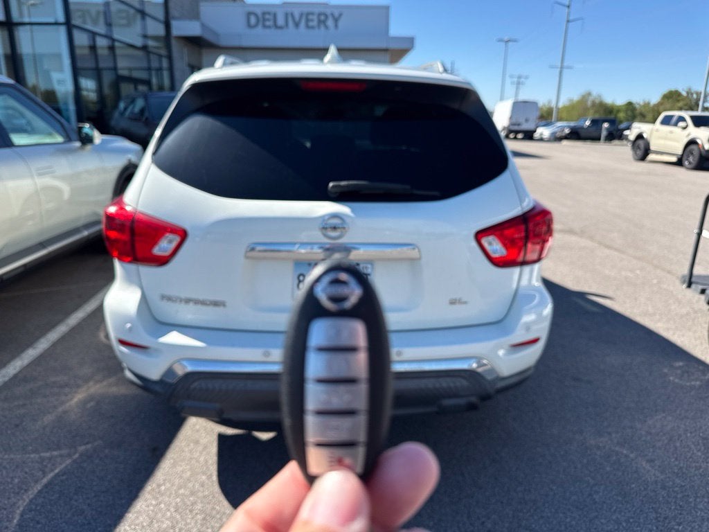 2020 Nissan Pathfinder SL