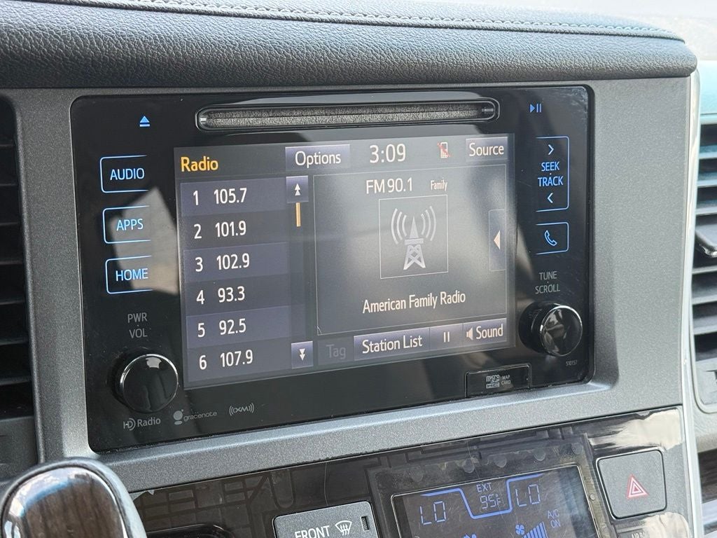 2017 Toyota Sienna XLE 8 Passenger