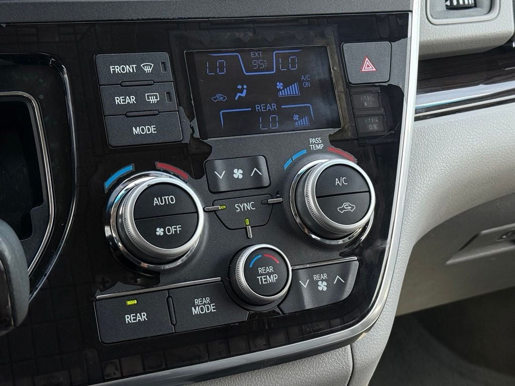 2017 Toyota Sienna XLE 8 Passenger