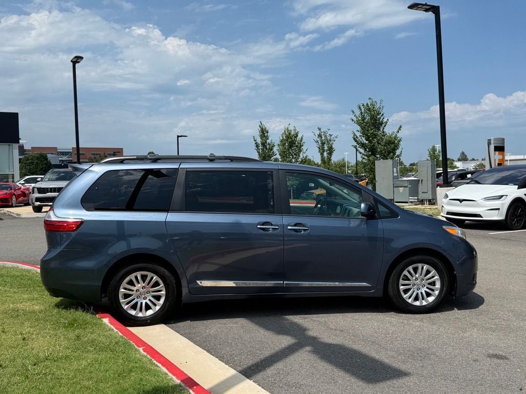 2017 Toyota Sienna XLE 8 Passenger