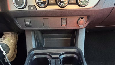 2017 Toyota Tacoma SR5 / 4X4 / ONE OWNER V6