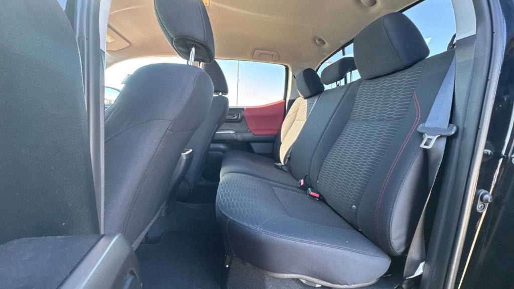 2017 Toyota Tacoma SR5 / 4X4 / ONE OWNER V6