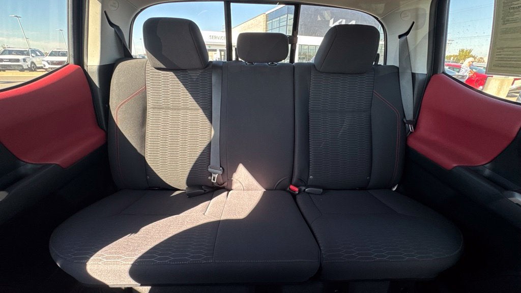 2017 Toyota Tacoma SR5 / 4X4 / ONE OWNER V6