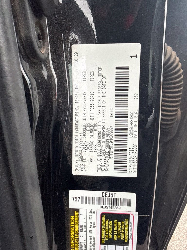 2021 Toyota Tundra SR5 5.7L V8 / 4X4 / SR5 UPGRADE PACKAGE