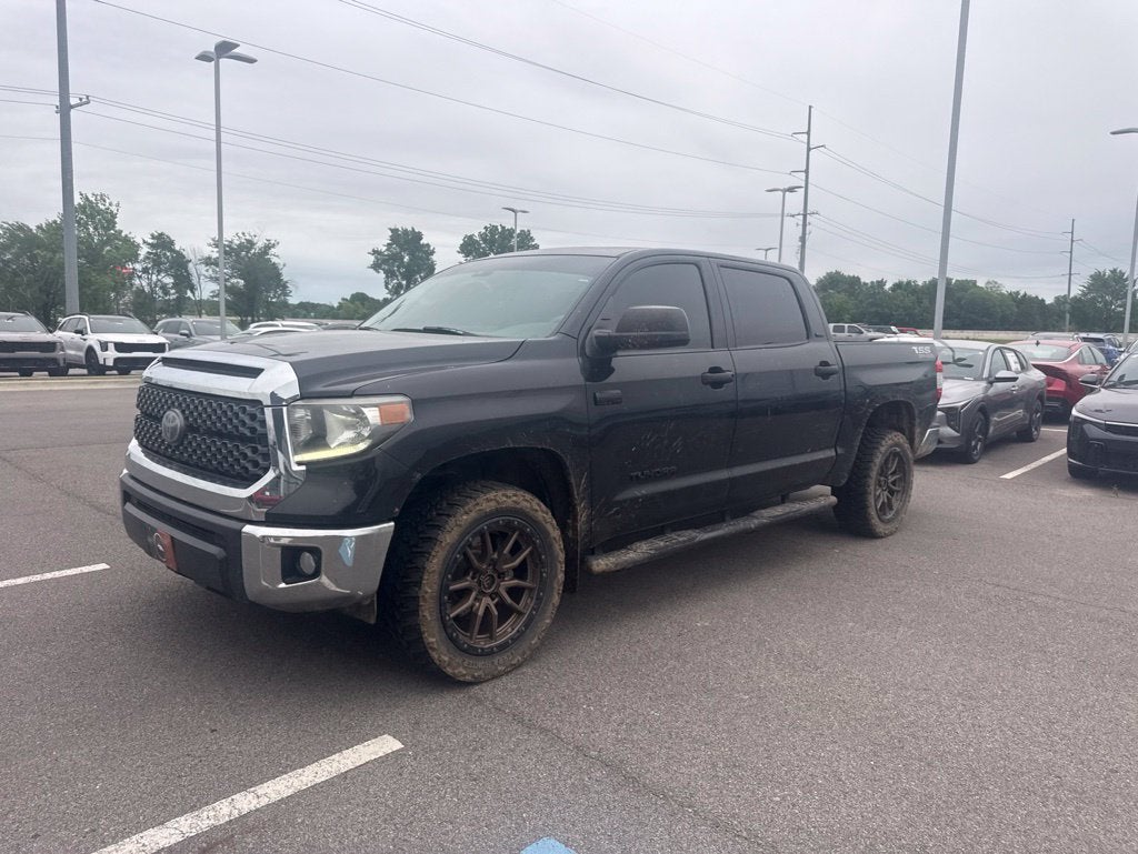 2021 Toyota Tundra SR5 5.7L V8 / 4X4 / SR5 UPGRADE PACKAGE