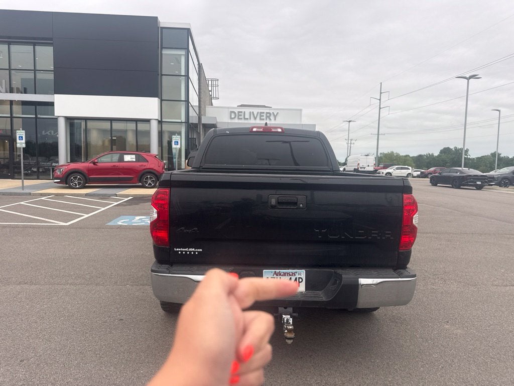 2021 Toyota Tundra SR5 5.7L V8 / 4X4 / SR5 UPGRADE PACKAGE