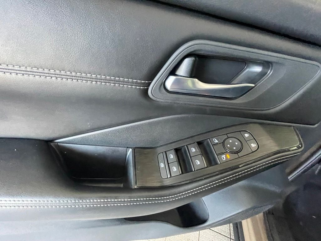 2024 Nissan Rogue SV PREMIUM PACKAGE / MOONROOF / LEATHER