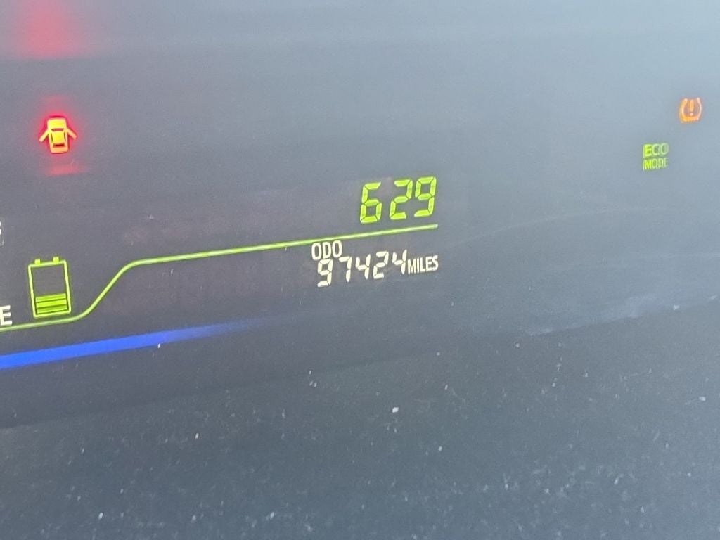 2013 Toyota Prius v Five HEATED SEATS / NAV