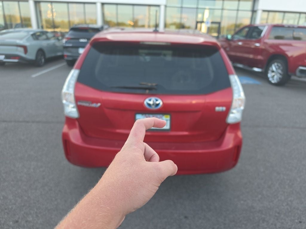 2013 Toyota Prius v Five HEATED SEATS / NAV