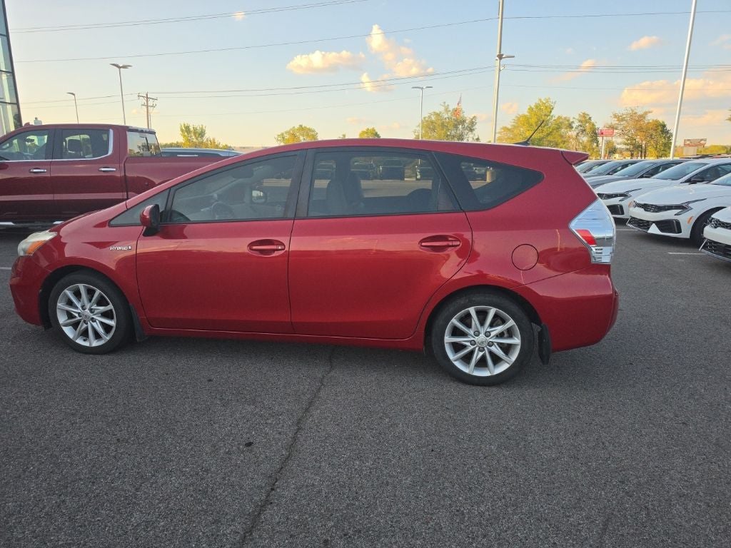 2013 Toyota Prius v Five HEATED SEATS / NAV