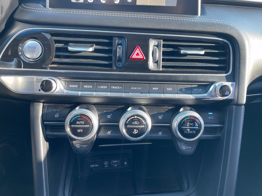 2020 Genesis G70 3.3T MOONROOF / HEATED SEATS / NAV / PRESTIGE PACKAGE