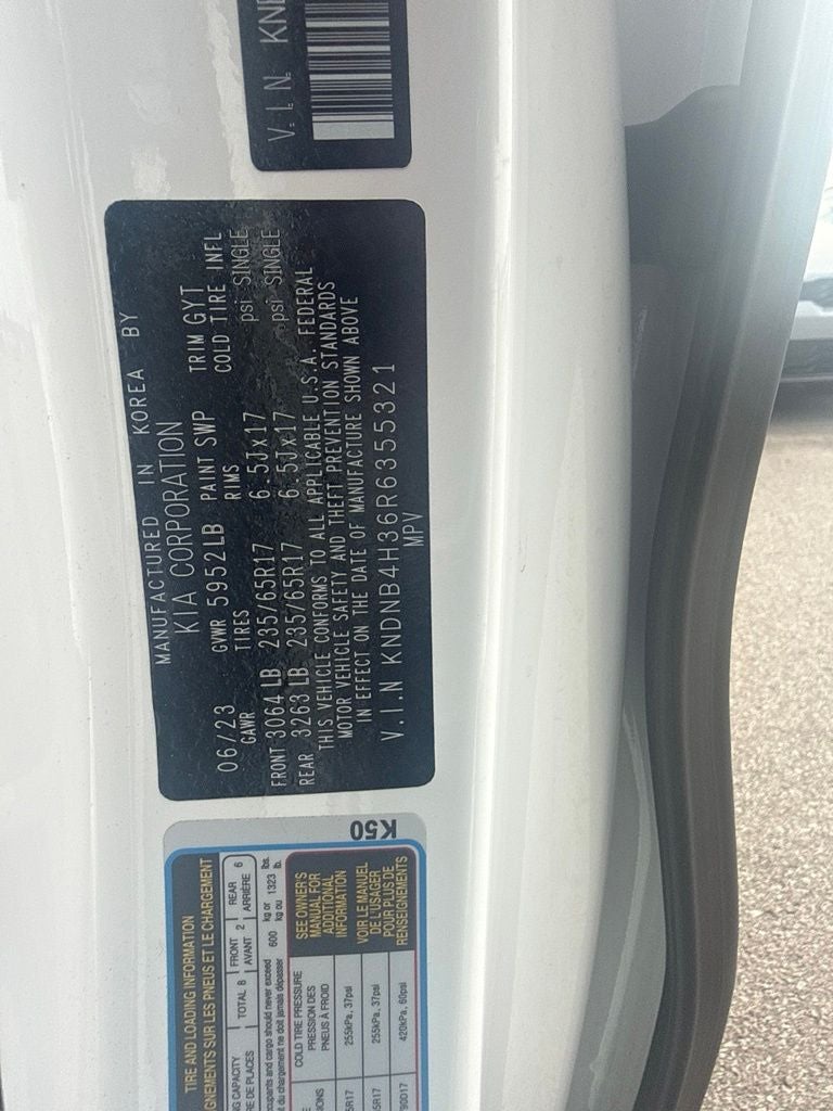 2024 Kia Carnival LX