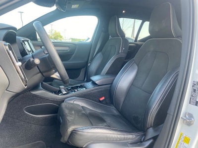 2021 Volvo XC40 R-Design