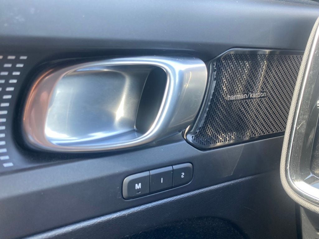 2021 Volvo XC40 R-Design