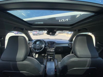 2021 Volvo XC40 R-Design