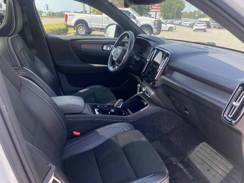 2021 Volvo XC40 R-Design