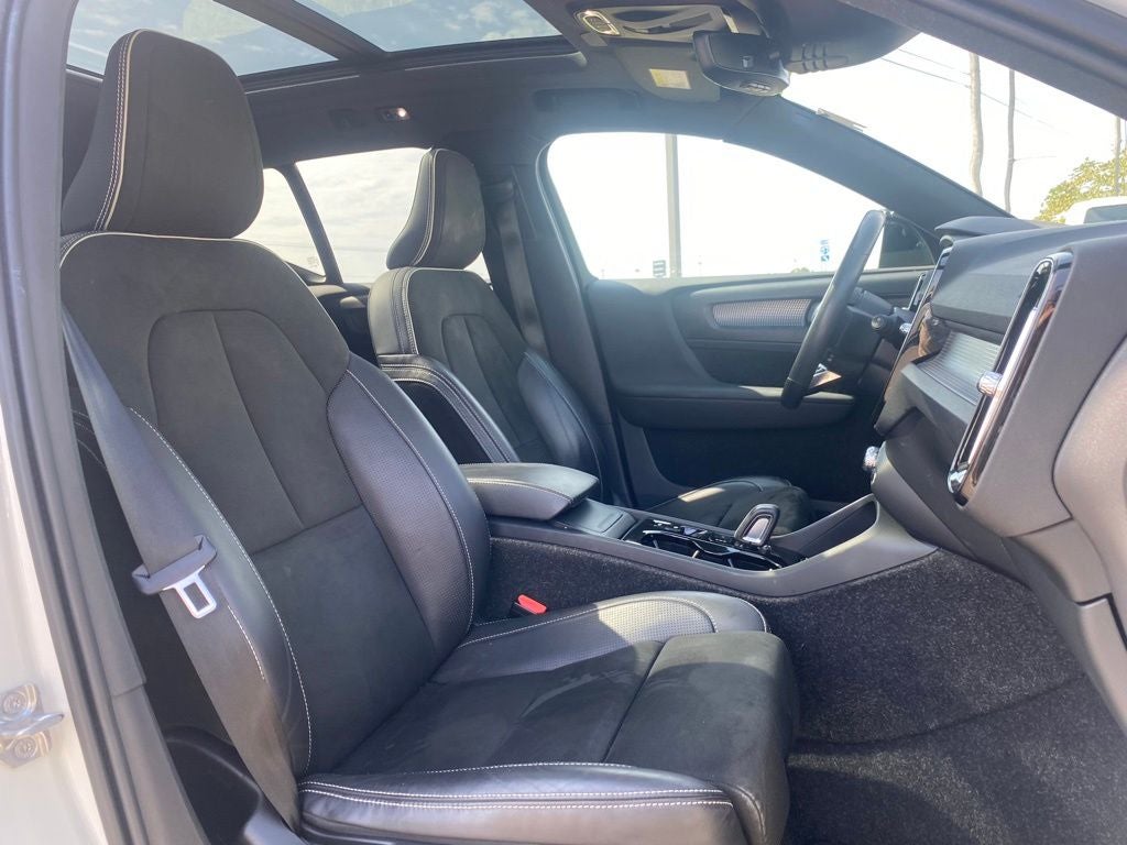 2021 Volvo XC40 R-Design