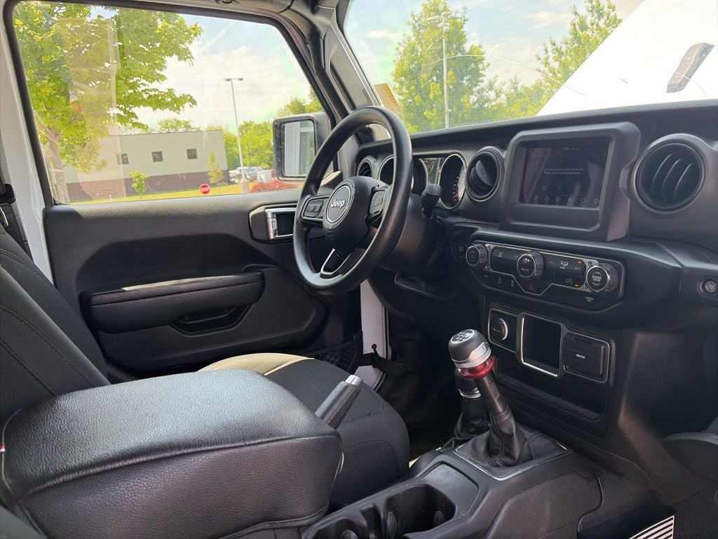 2022 Jeep Gladiator Sport