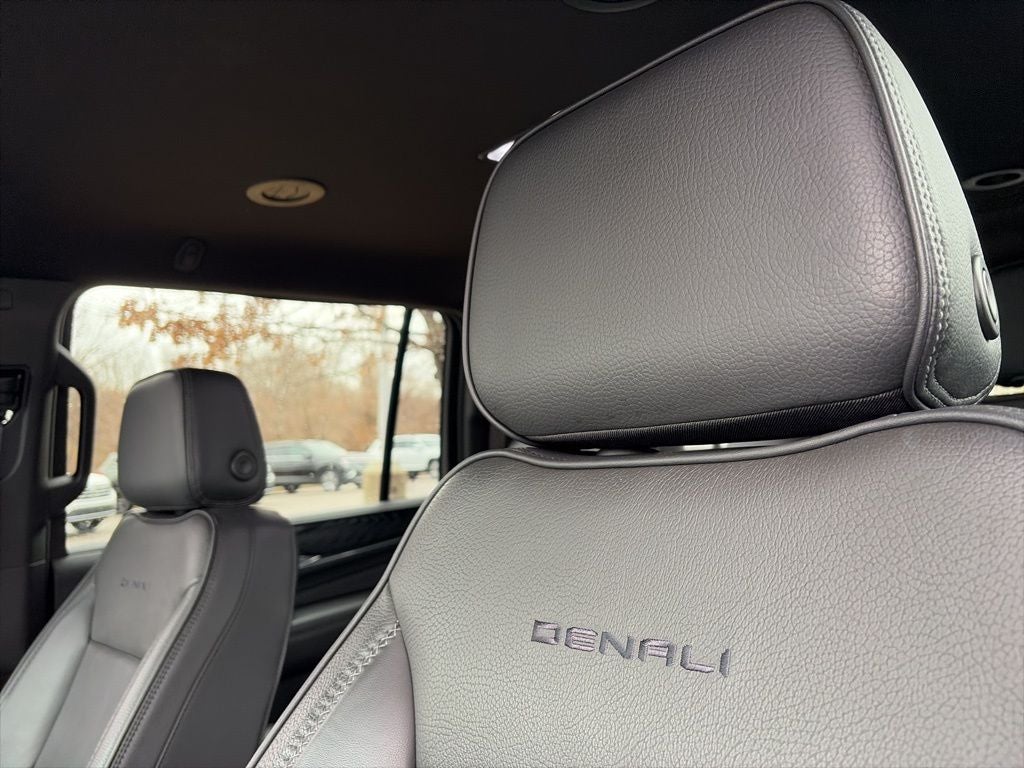 2022 GMC Yukon XL Denali AWD BLACKOUT CLEAN CARFAX