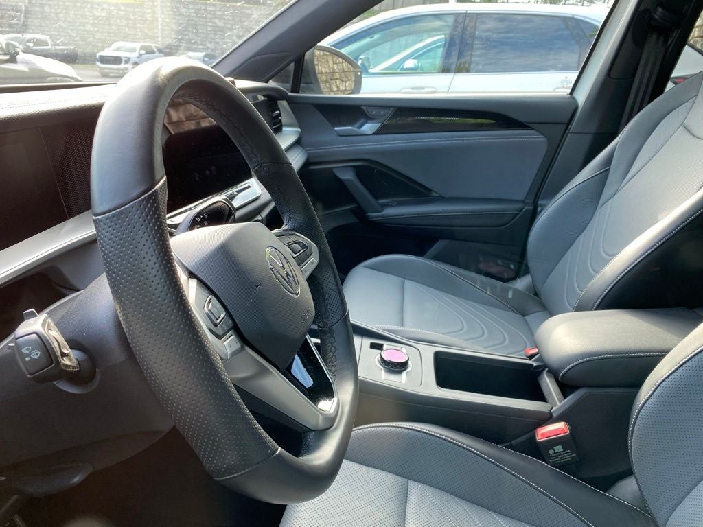 2025 Volkswagen Tiguan 2.0T SE R-Line Black