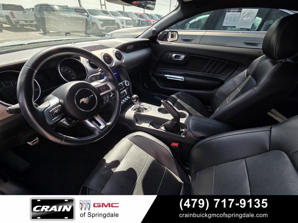 2021 Ford Mustang GT Premium 6-Speed / Black Accent / Nav