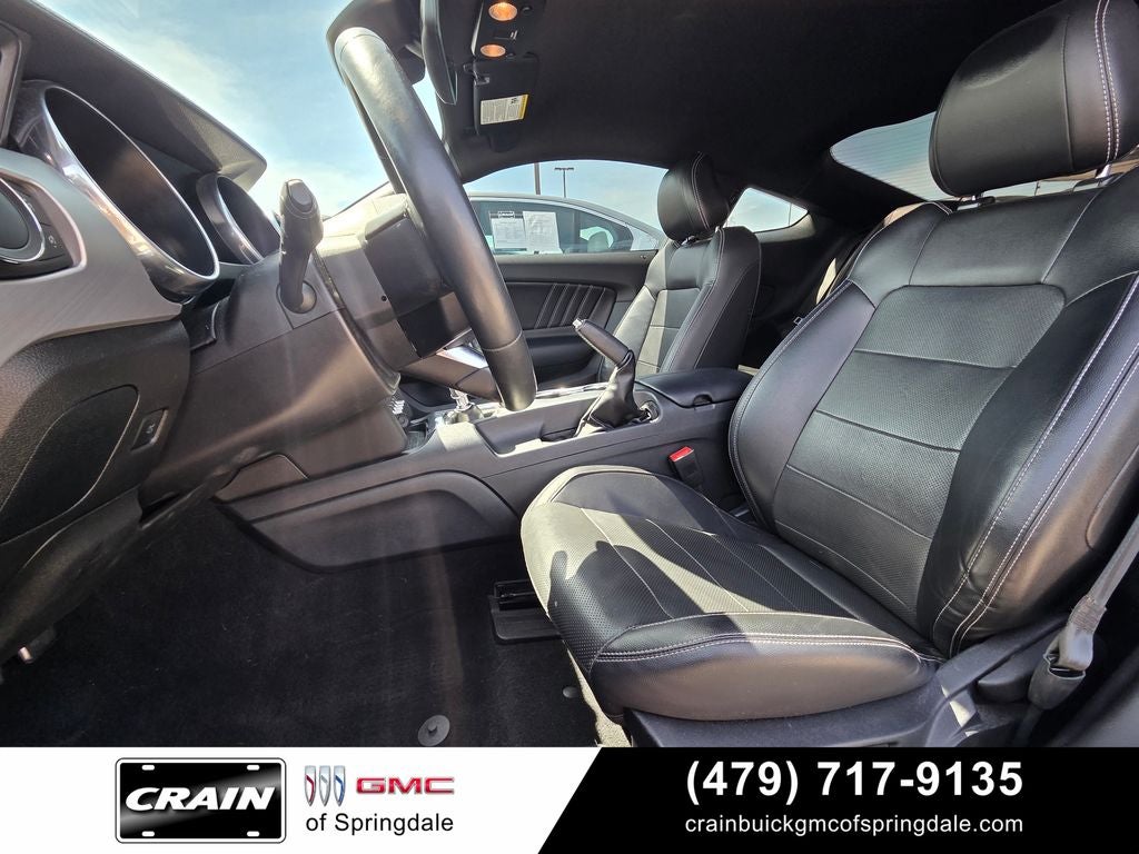 2021 Ford Mustang GT Premium 6-Speed / Black Accent / Nav