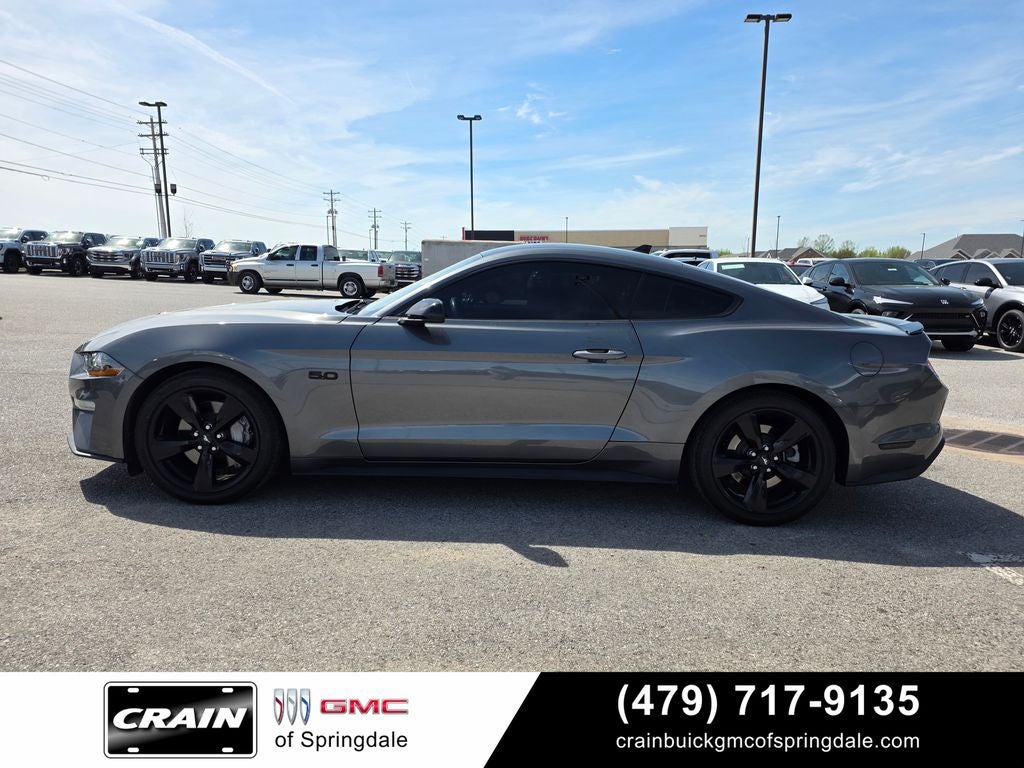 2021 Ford Mustang GT Premium 6-Speed / Black Accent / Nav
