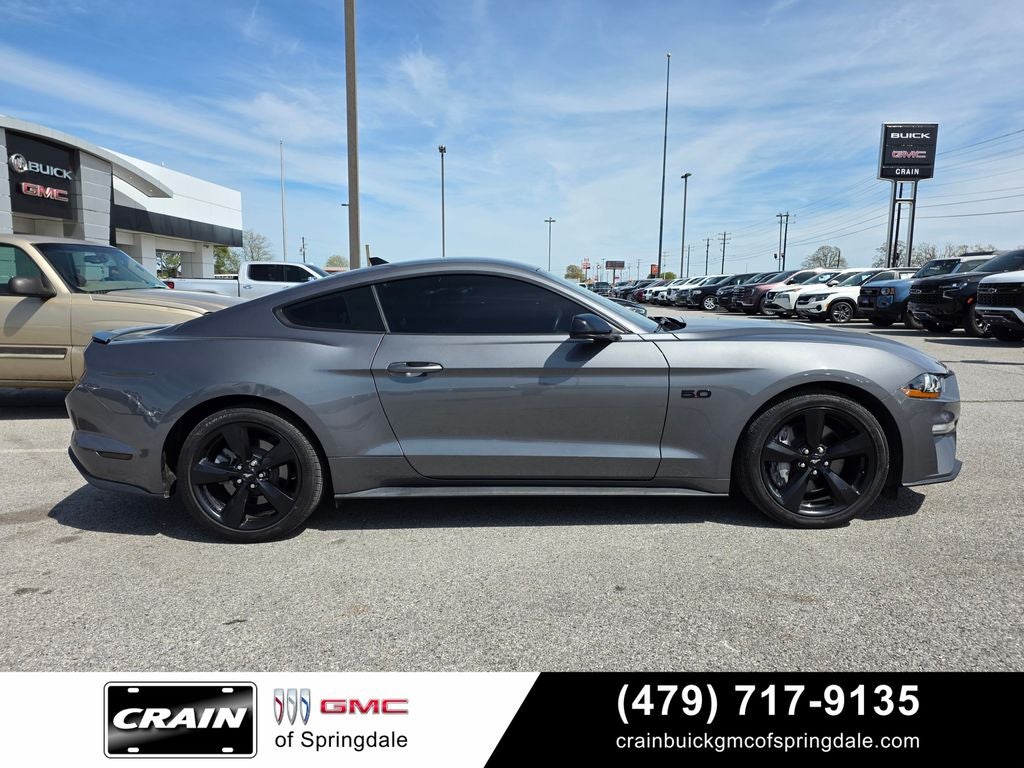 2021 Ford Mustang GT Premium 6-Speed / Black Accent / Nav