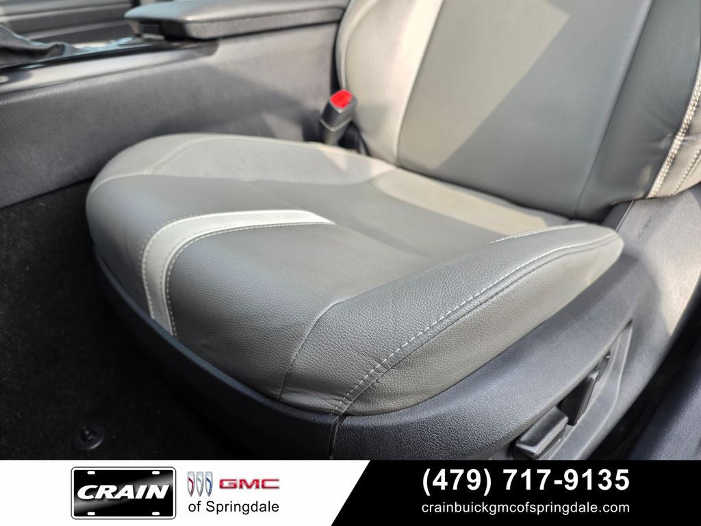 2025 Toyota Camry SE Loaded / 12.3" Screen