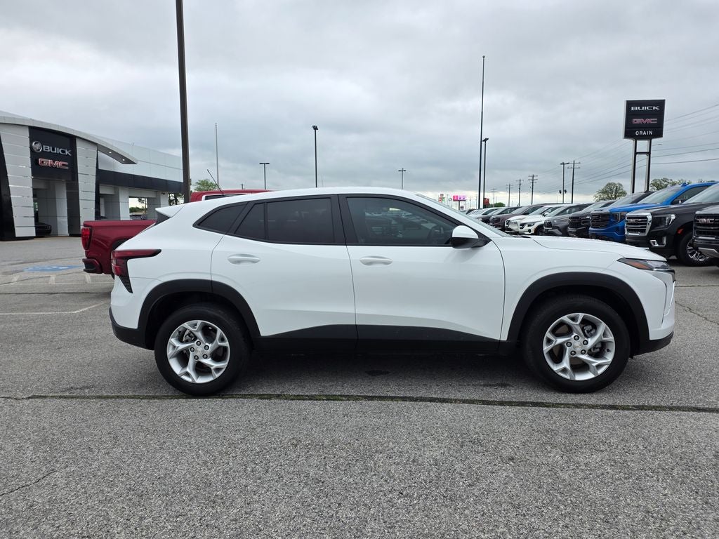2025 Chevrolet Trax LS