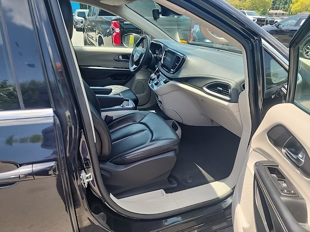 2023 Chrysler Pacifica Hybrid Touring L