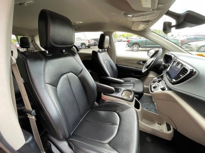 2023 Chrysler Pacifica Hybrid Touring L