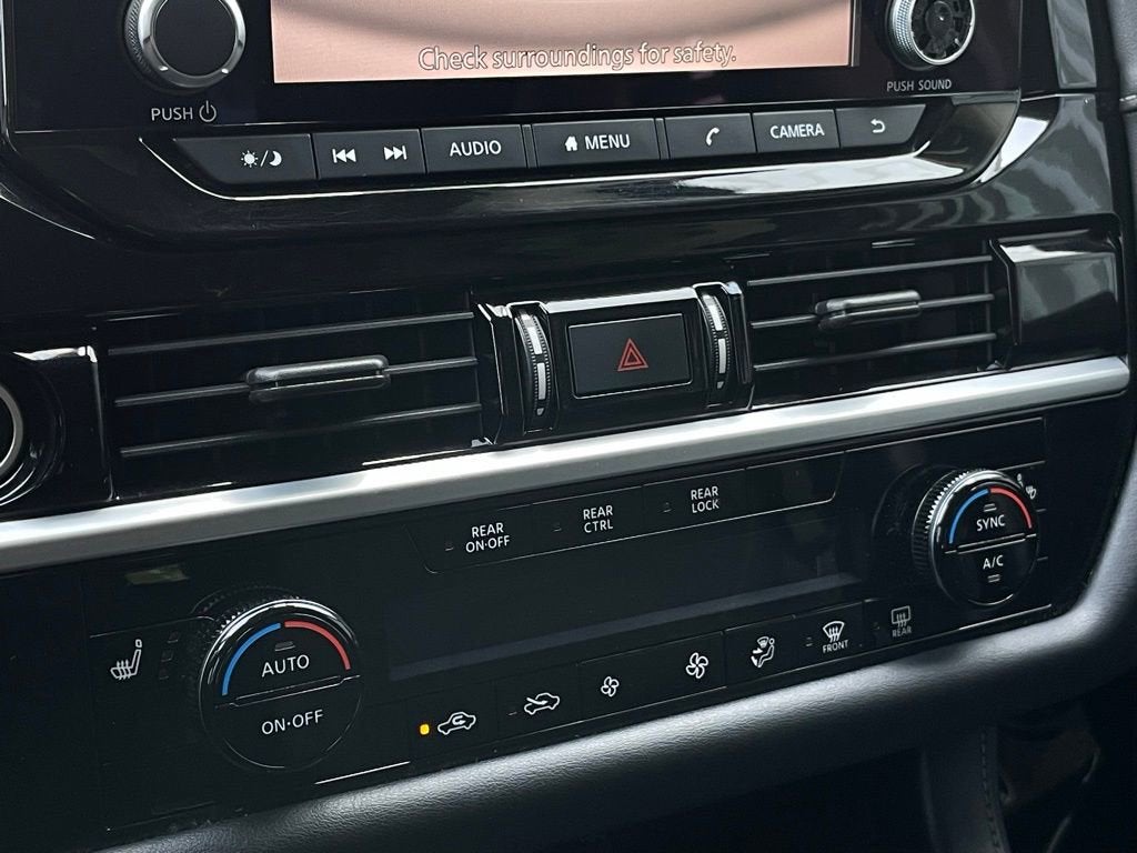 2022 Nissan Pathfinder SV