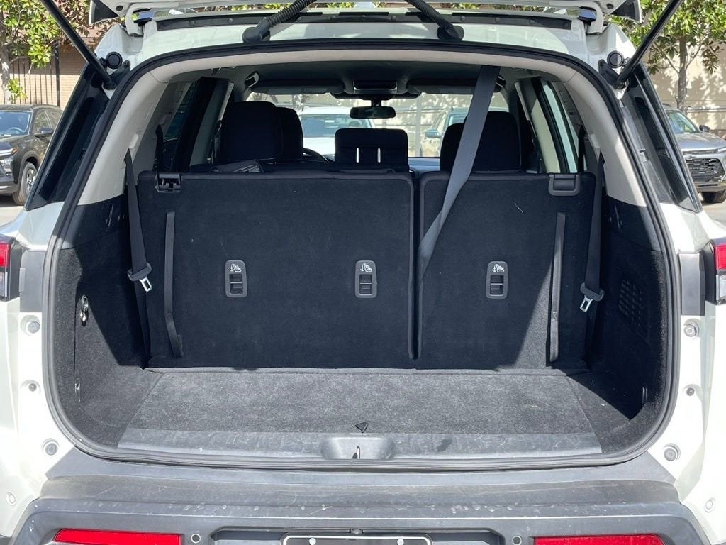 2022 Nissan Pathfinder SV