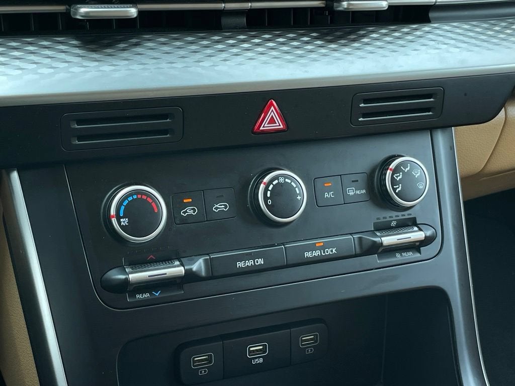 2024 Kia Carnival LX