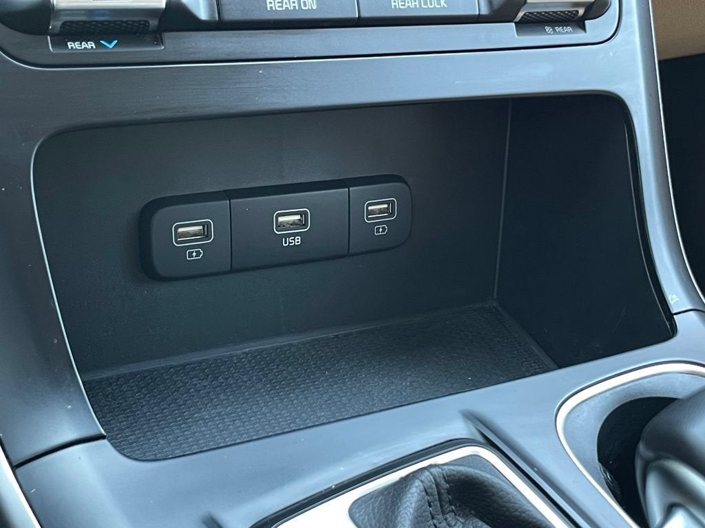 2024 Kia Carnival LX