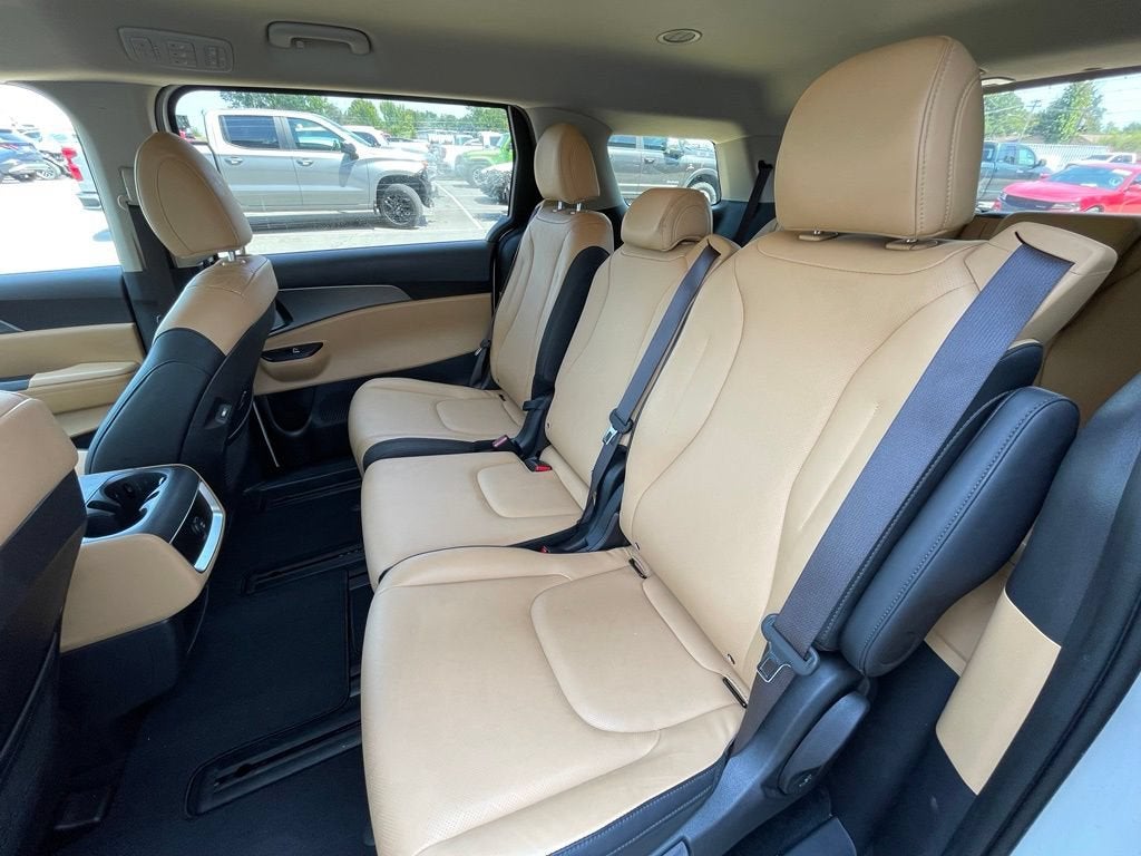2024 Kia Carnival LX