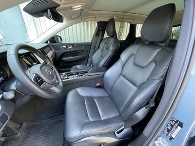 2023 Volvo XC60 Plus Dark Theme