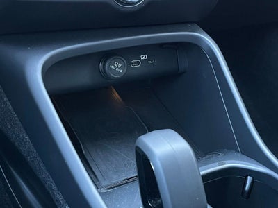 2025 Volvo XC40 Core Bright Theme