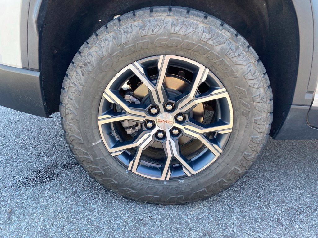 2025 GMC Acadia AT4