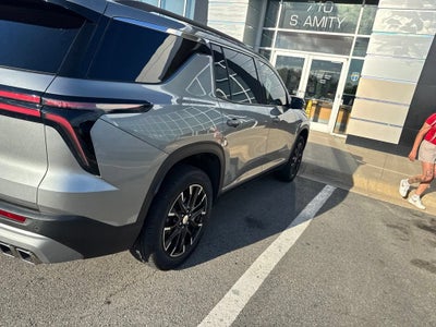 2025 Chevrolet Traverse LT