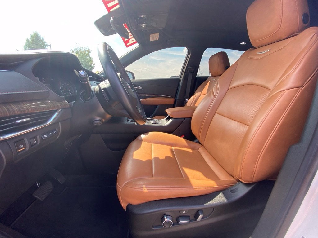 2022 Cadillac XT4 FWD Premium Luxury