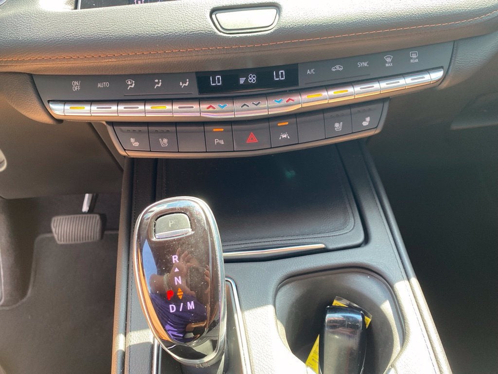 2022 Cadillac XT4 FWD Premium Luxury