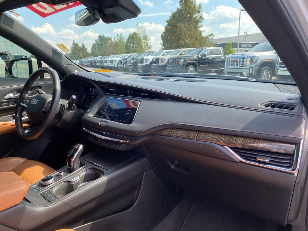 2022 Cadillac XT4 FWD Premium Luxury