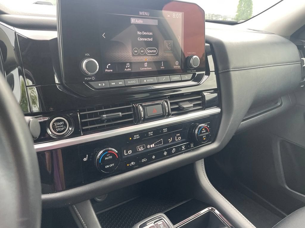 2024 Nissan Pathfinder SV