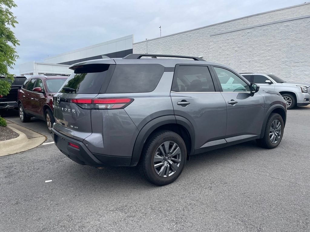 2024 Nissan Pathfinder SV