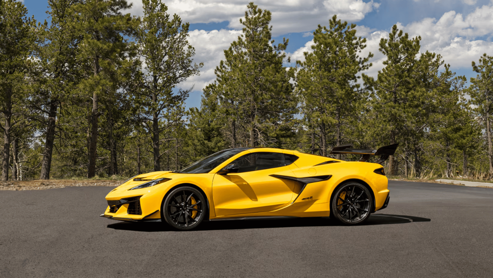 Side view of 2026 Chevrolet Corvette ZR1 in Little Rock, AR